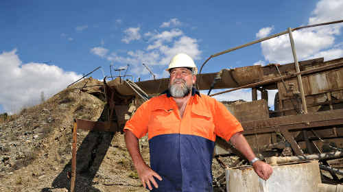Prophet Gold Mine owner John Parsons says the scientific world has finally recognised the reality of his radical theories on the biological formation of gold. Prophet Gold Mine owner John Parsons says the scientific world has finally recognised the reality of his radical theories on the biological formation of gold.